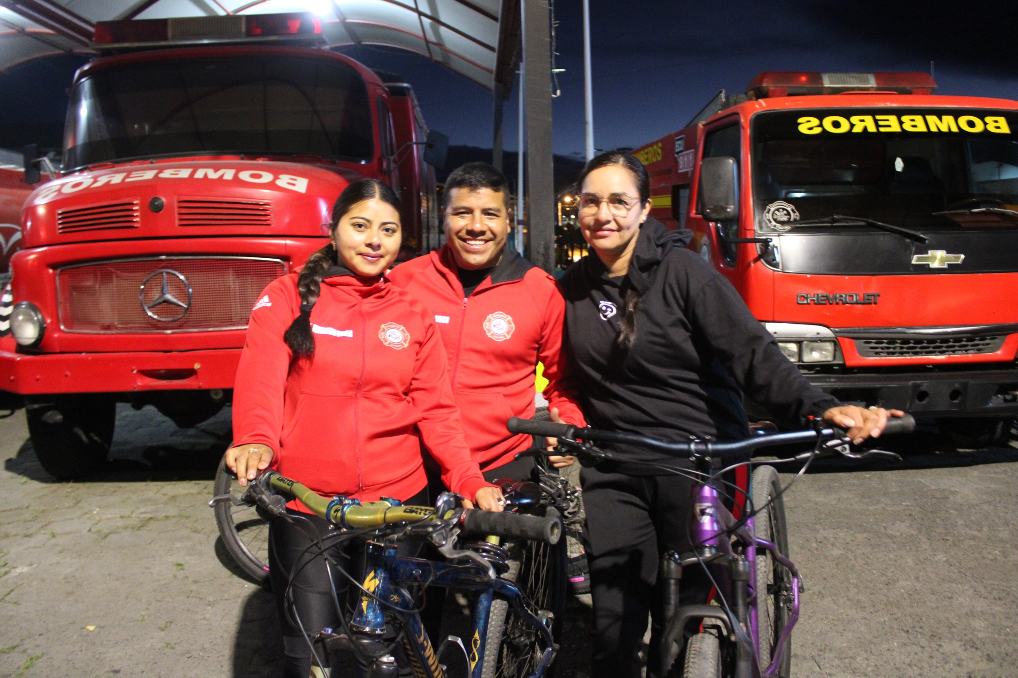 Ciclo paseo del Cuerpo de Bomberos Tulcán